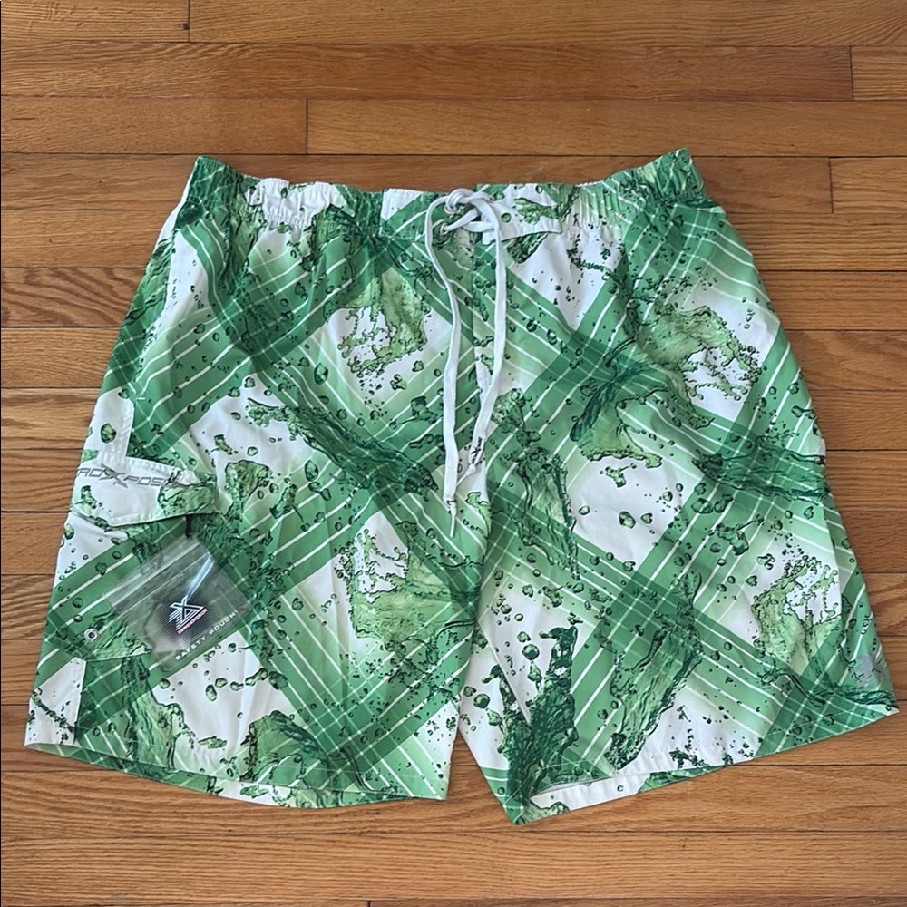 ZeroXposur NWOT Green and White Swim Trunks with Splash/Geometric Pattern